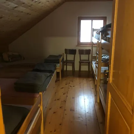 Koca Pri Jelenovem Studencu Hostel