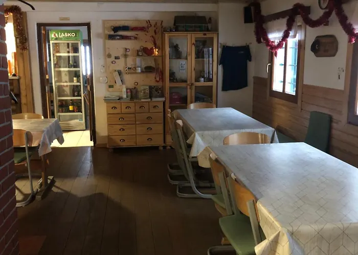 Koca Pri Jelenovem Studencu Vandrerhjem Kocevje